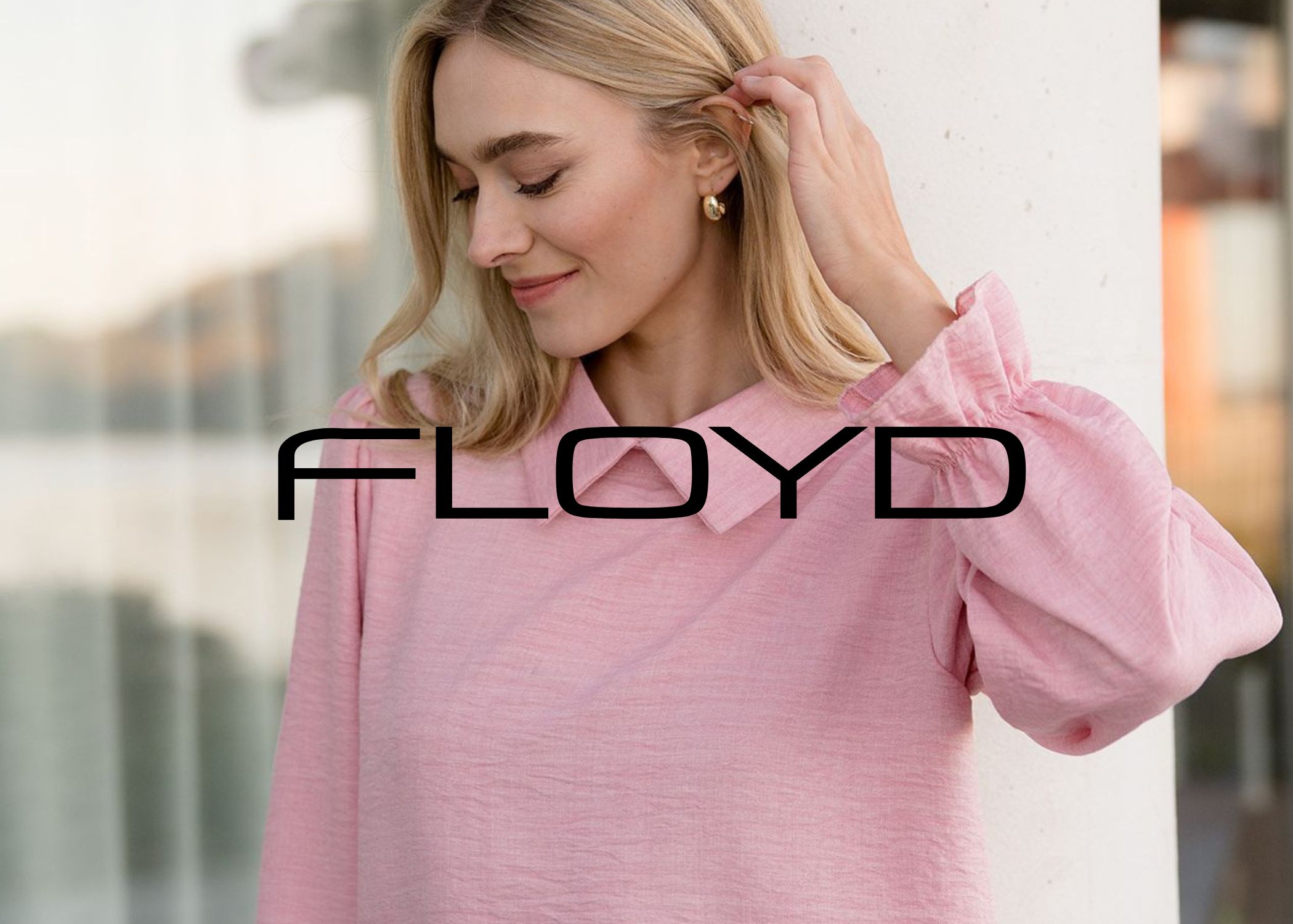 Floyd klær vist på modell – kommersielt fashion brand innen dameklær og retail